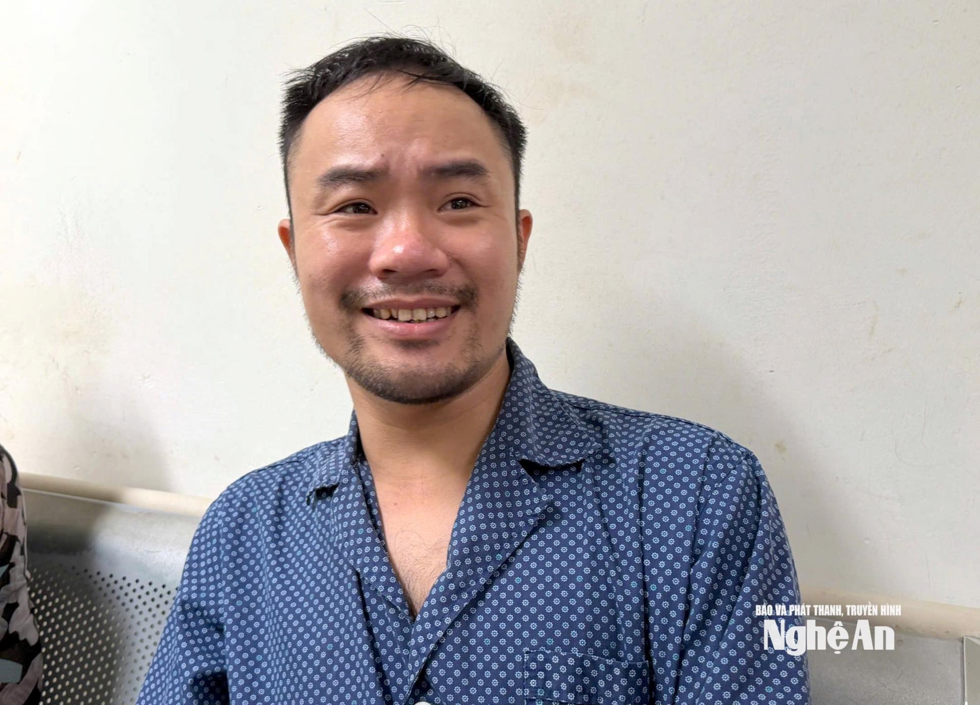 Anh Nguyễn Văn Cường, xã Quảng Châu, tỉnh Nghệ An là một trong những người đã xông vào vụ cháy để cứu người. Ảnh: Nguyễn Ngoan