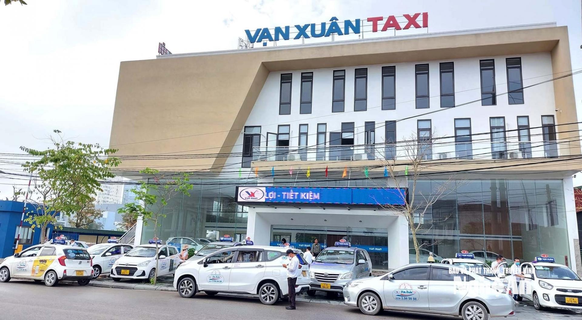 Các doanh nghiệp vận tải đang tính toán điều chỉnh giá cước nếu giá xăng dầu tiếp tục tăng cao. Ảnh: Q.A