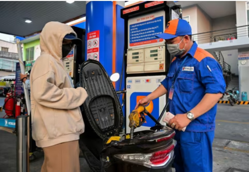 Giá xăng tiếp tục đi lên. Ảnh: Nguyễn Huế