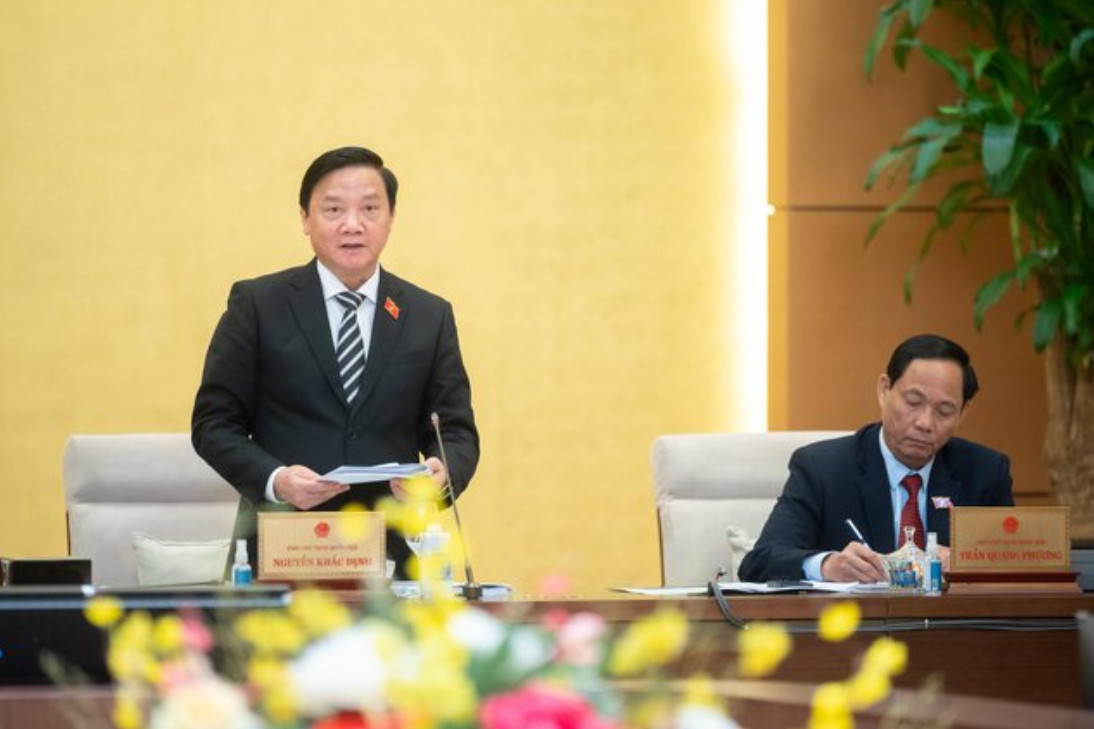 Phó Chủ tịch Quốc hội Nguyễn Khắc Định phát biểu kết luận nội dung thảo luận.