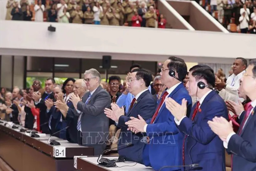 Chủ tịch Quốc hội Vương Đình Huệ dự, phát biểu tại phiên họp đặc biệt của Quốc hội Cuba khóa X và Lễ kỷ niệm 62 năm Chiến thắng Giron. 