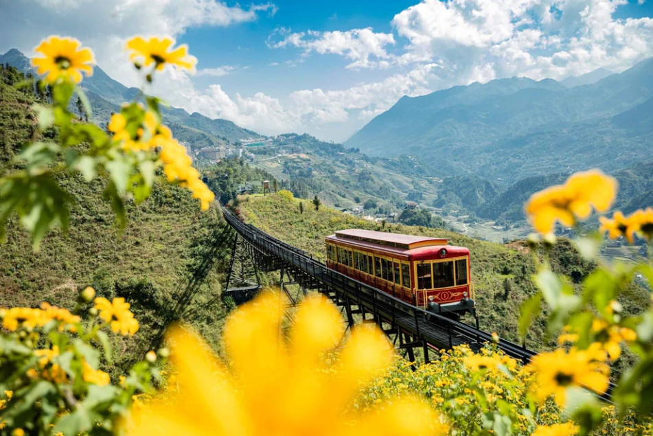 Chuyến tàu hỏa leo núi dài nhất Việt Nam ở thung lũng Mường Hoa, Sapa