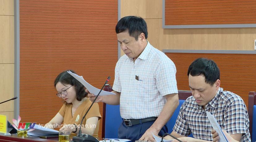 Phó Giám đốc Sở Tài nguyên Môi trường Thái Văn Nông báo cáo kết quả thực hiện pháp luật về bảo vệ môi trường trên địa bàn.