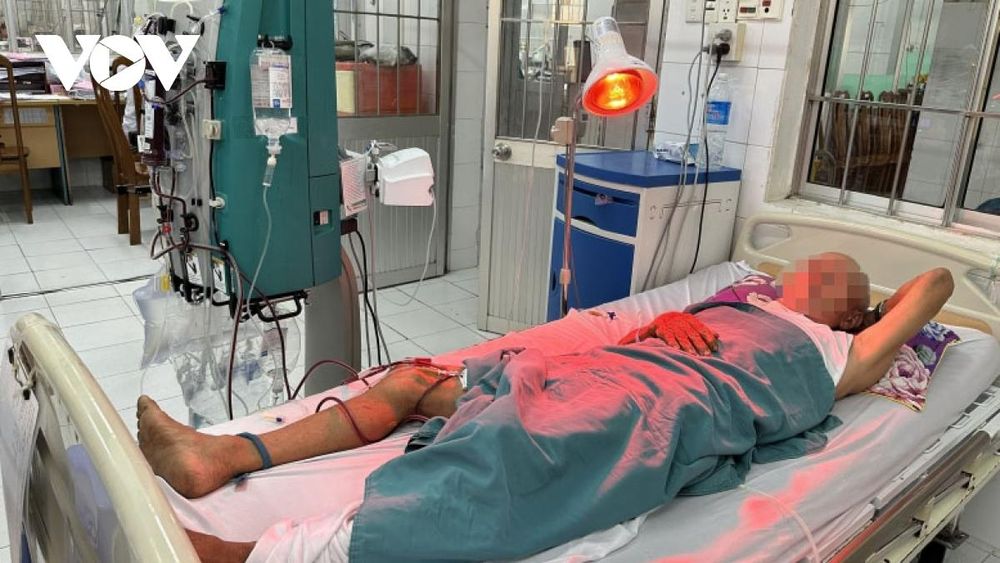 Một trong những nạn nhân được cấp cứu tại Bệnh viện Đa khoa tỉnh Cà Mau.