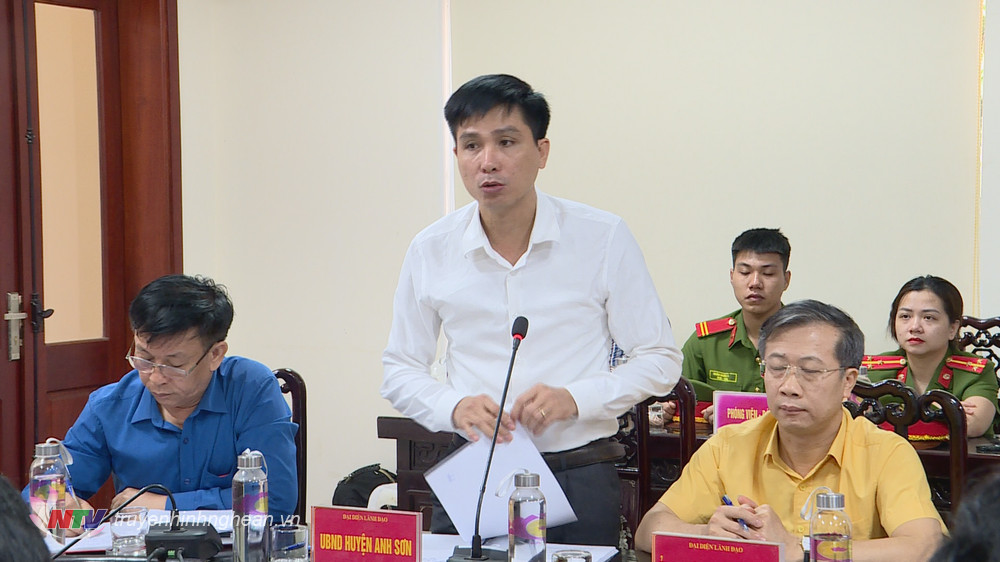 Chủ tịch UBND huyện Anh Sơn Hoàng Quyền giải trình về vụ việc liên quan đến kiến nghị của công dân.