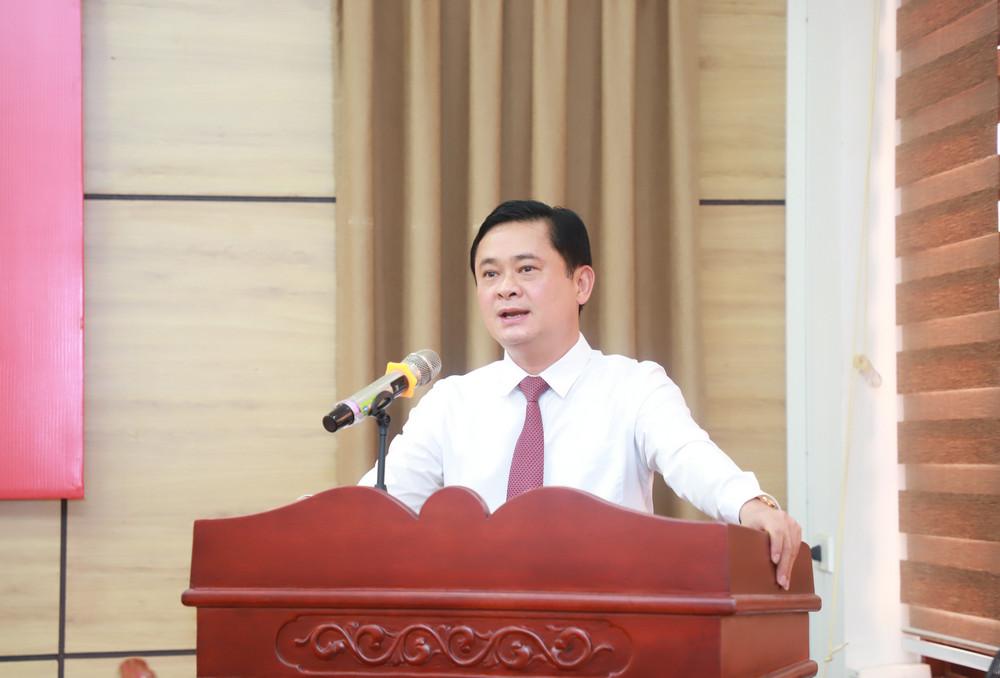 Bí thư Tỉnh ủy Thái Thanh Quý phát biểu giao nhiệm vụ cho tân Chủ nhiệm UBKT Tỉnh ủy Phạm Trọng Hoàng.