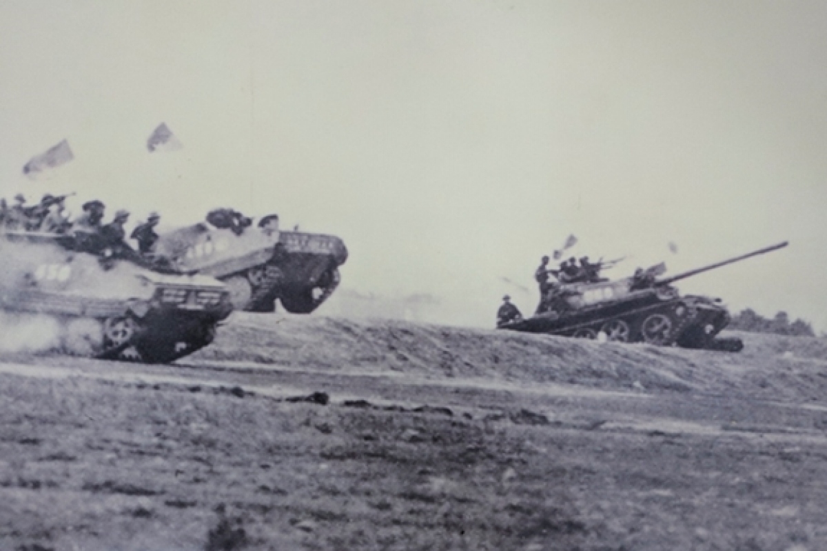 Lực lượng thọc sâu của Quân đoàn 1 vượt đường 16 tiến vào giải phóng Sài Gòn. Ảnh tư liệu Bảo tàng Binh đoàn Quyết thắng.