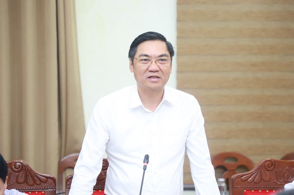 Đồng chí Hoàng Nghĩa Hiếu - Phó Bí thư Tỉnh uỷ phát biểu tại phiên họp.
