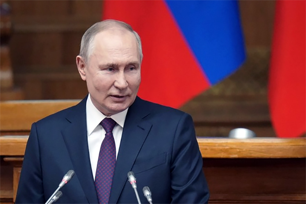 Tổng thống Vladimir Putin phát biểu tại một cuộc họp của Hội đồng Lập pháp Nga ở St. Petersburg ngày 28/4. Ảnh: Sputnik