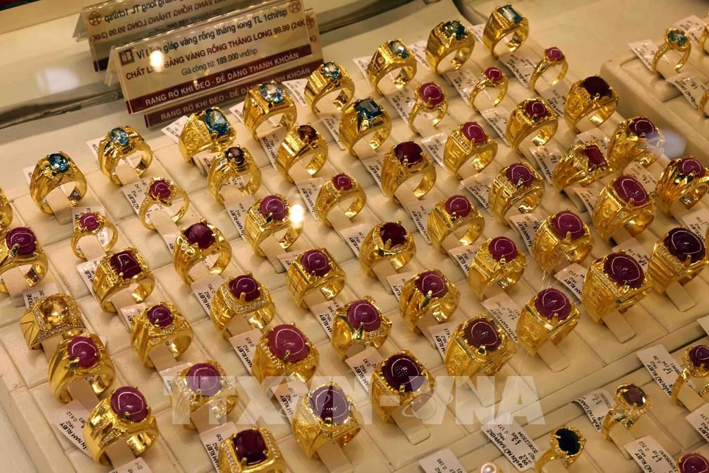 Vàng nhẫn bày bán tại Công ty vàng Bảo Tín Minh Châu (Hà Nội). 