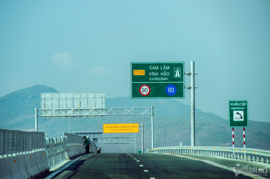Cao tốc Vĩnh Hảo - Cam Lâm sẵn sàng cho ngày thông xe. 