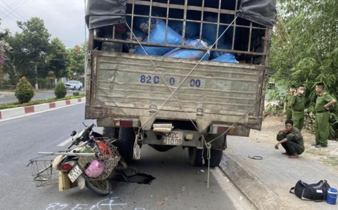 Hiện trường vụ tai nạn giao thông xảy ra tại Kon Tum trong ngày 29/4 khiến 1 người tử vong.