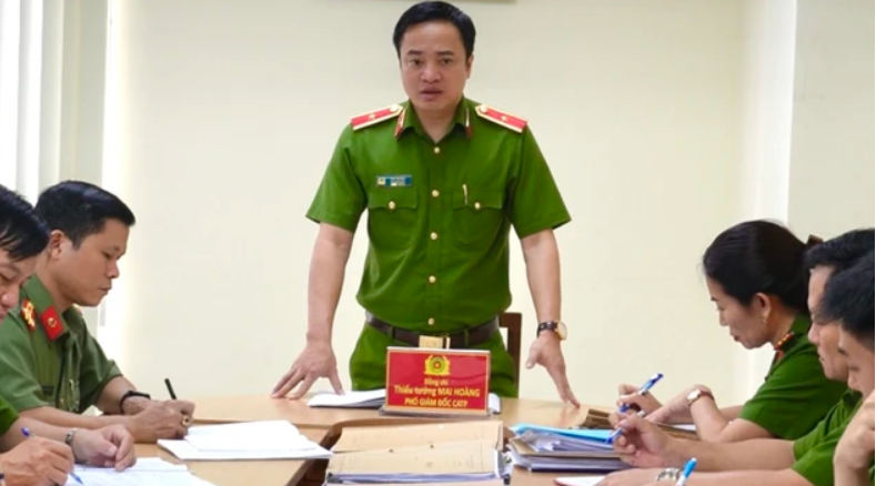 Thiếu tướng Mai Hoàng, Phó Giám đốc Công an TP.HCM, họp chỉ đạo phá án