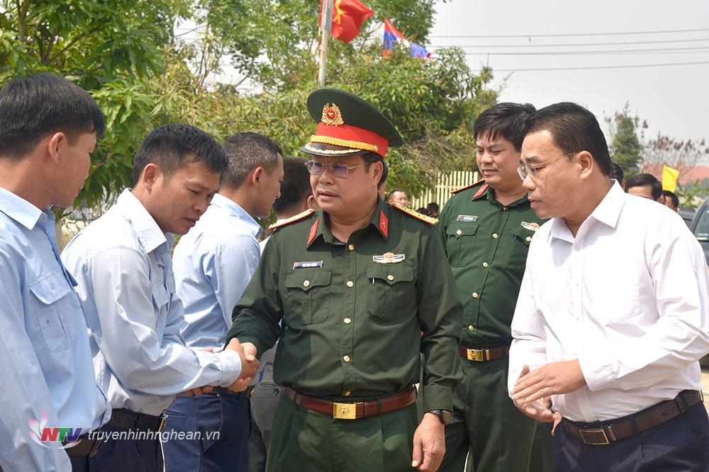 Đoàn công tác Bộ Tư lệnh Quân khu 4 thăm, động viên Đội Quy tập hài cốt liệt sĩ Bộ Chỉ huy Quân sự tỉnh Nghệ An.