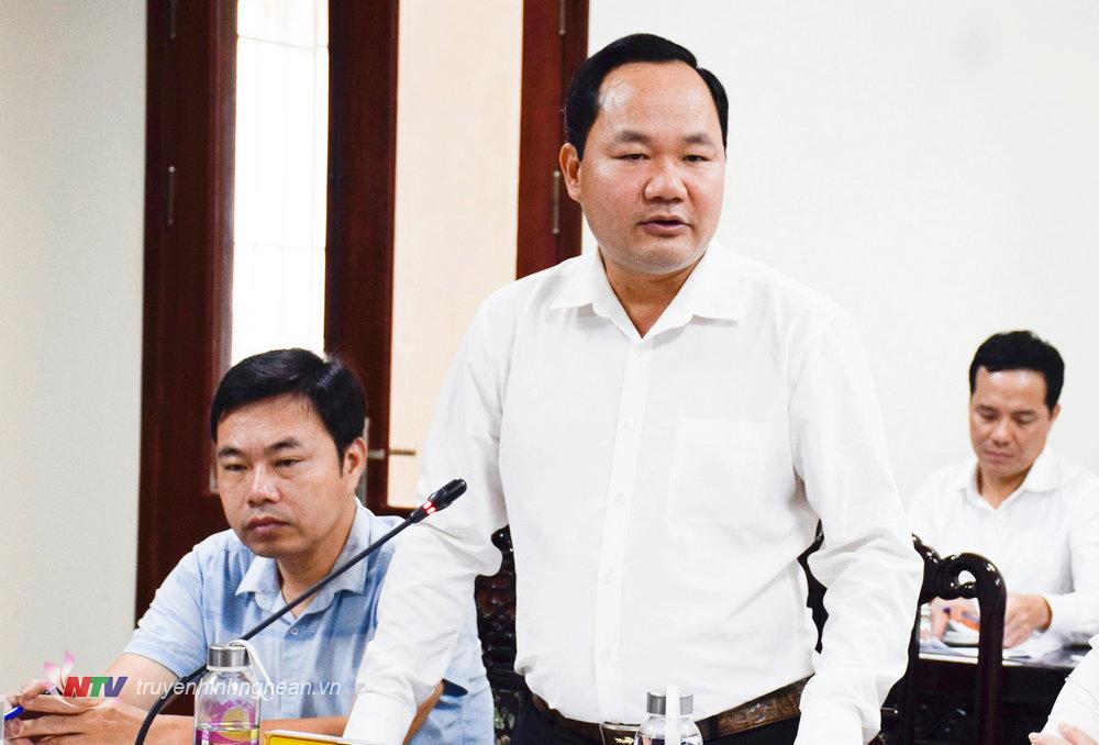 Giám đốc Sở Tài nguyên và Môi trường Hoàng Quốc Việt phát biểu tại buổi tiếp công dân.