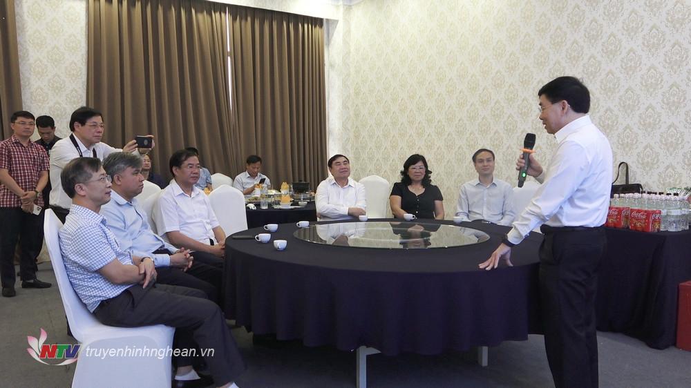 Đồng chí Nguyễn Văn Thông - Phó Bí thư Thường trực Tỉnh uỷ phát biểu tại buổi gặp mặt.