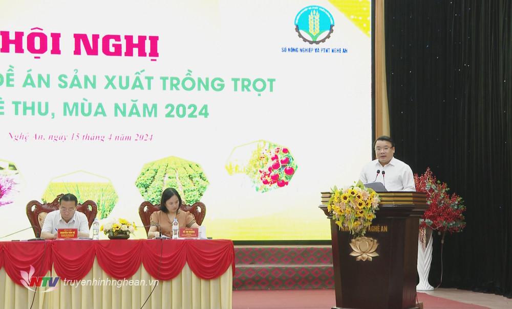 Giám đốc Sở Nông nghiệp và Phát triển nông thôn Phùng Thành Vinh phát biểu tại hội nghị.