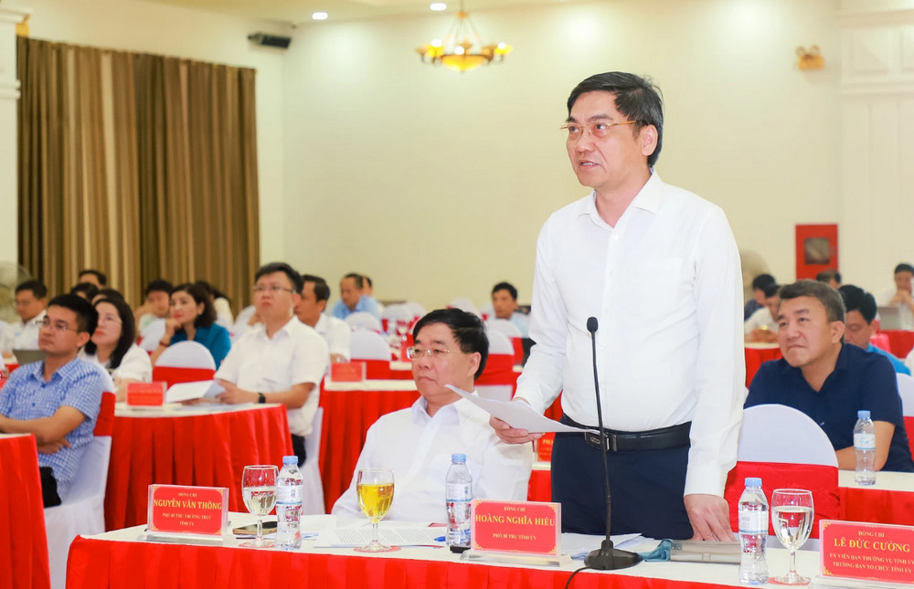 Đồng chí Hoàng Nghĩa Hiếu - Phó Bí thư Tỉnh uỷ phát biểu tại hội nghị.