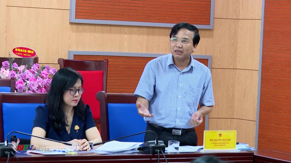 Đồng chí Nguyễn Như Khôi - Ủy viên Ban Chấp hành Đảng bộ tỉnh, Phó Chủ tịch HĐND tỉnh góp ý nội dung các dự thảo Nghị quyết.