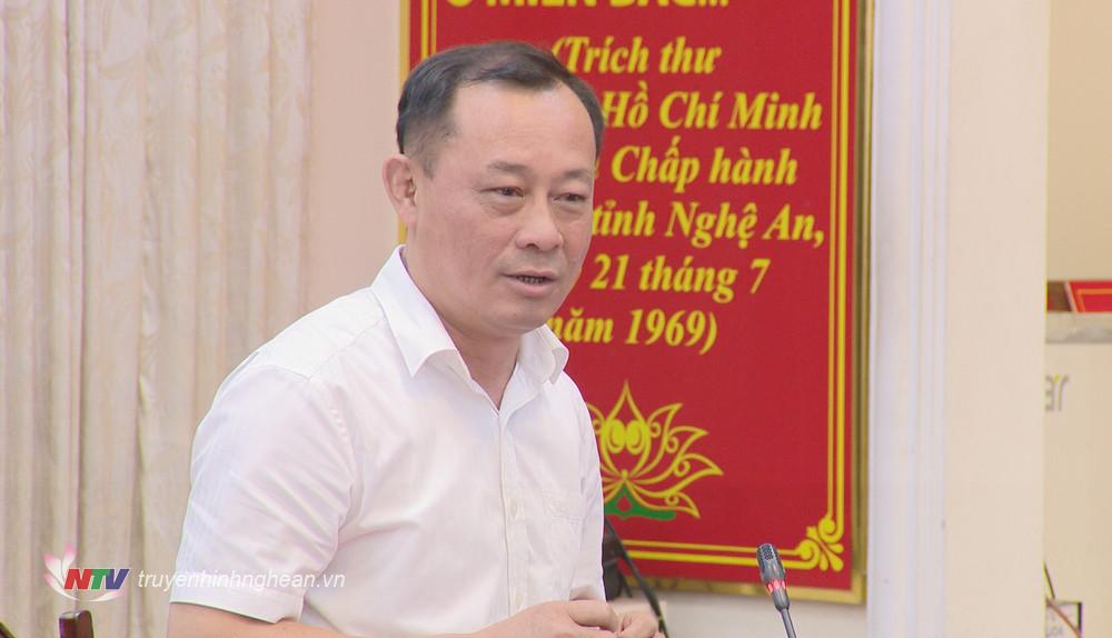 Đồng chí Phan Đức Đồng - Ủy viên Ban Thường vụ Tỉnh ủy, Bí thư Thành ủy, Chủ tịch HĐND thành phố Vinh phát biểu tại cuộc làm việc.