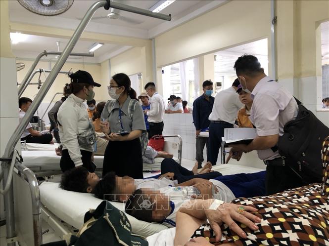 Các đơn vị ngành Y tế điều tra nguyên nhân hàng loạt học sinh nhập viện sau khi ăn sáng tại Bệnh viện Đa khoa tỉnh Khánh Hòa sáng 5/4. 