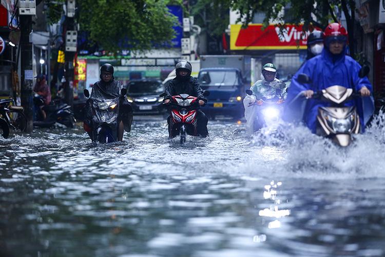 Bắc Bộ, Thanh Hóa và Nghệ An có mưa dông, gió giật mạnh