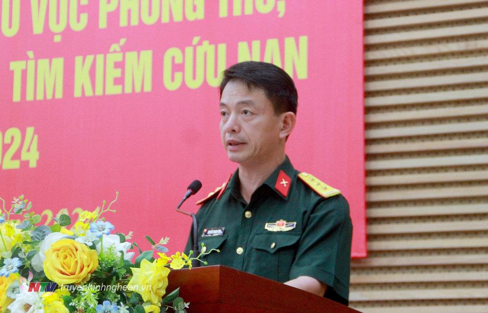 Thượng tá Nguyễn Thanh Tùng – Phó Tham mưu trưởng Bộ CHQS tỉnh báo cáo kết quả diễn tập khu vực phòng thủ và diễn tập phòng chống lụt bão – tìm kiếm cứu nạn năm 2023, triển khai một số nội dung diễn tập năm 2024.