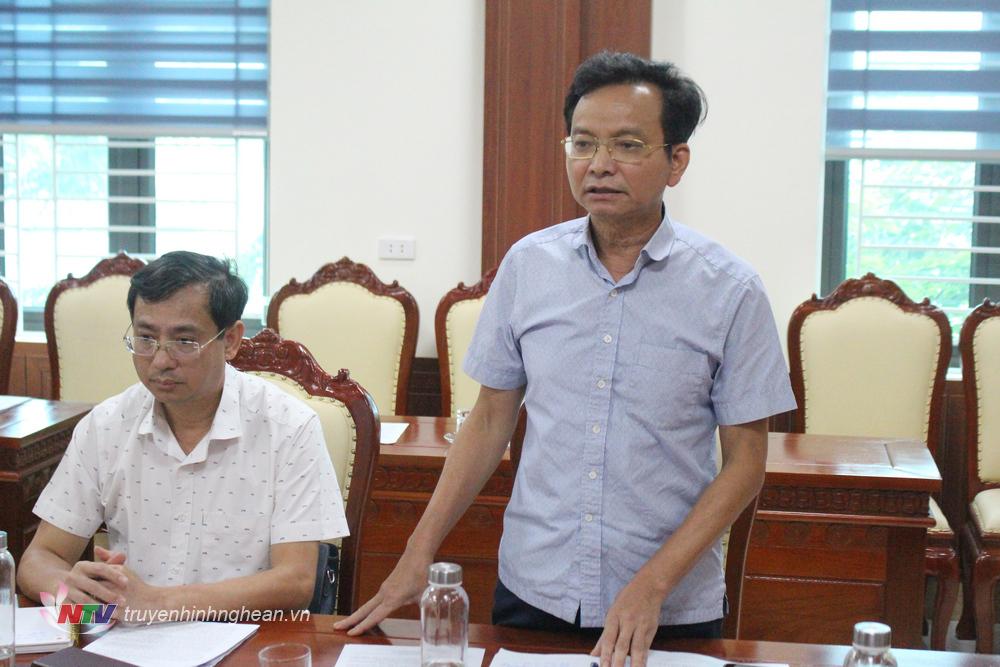 Bí thư Huyện ủy, Chủ tịch HĐND huyện Quỳnh Lưu Hoàng Danh Lai phát biểu tại cuộc làm việc.