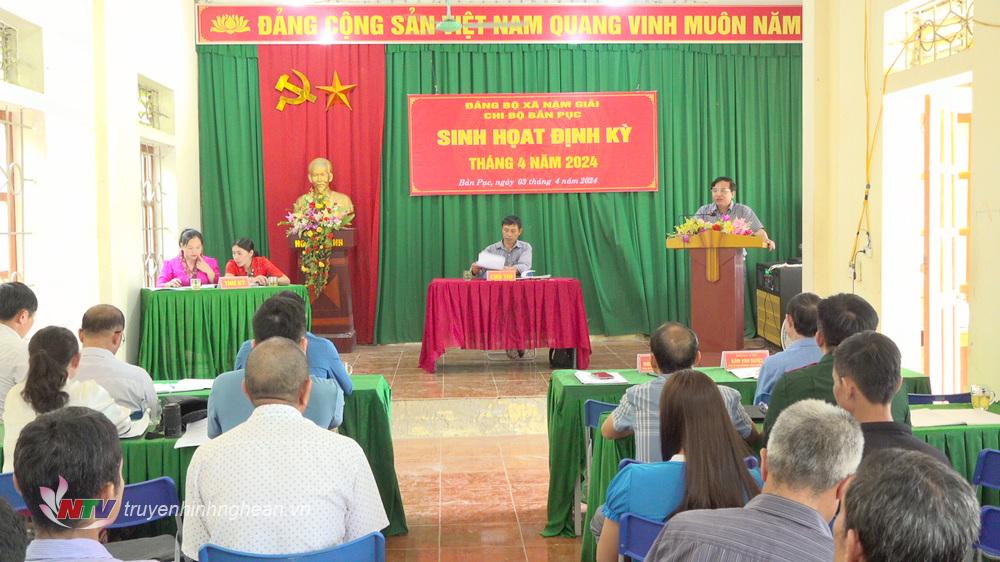 Toàn cảnh buổi sinh hoạt định kỳ tháng 4/2024 của Chi bộ Bản Pục, xã Nậm Giải, huyện Quế Phong. 