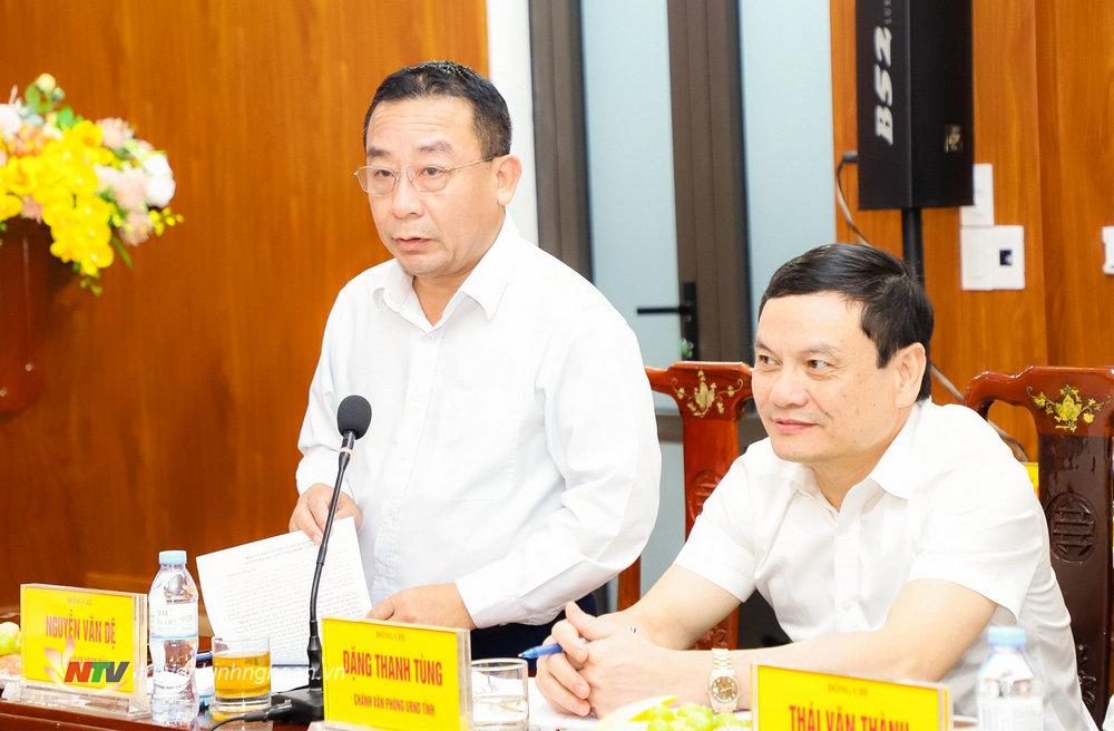 Phó Chủ tịch UBND tỉnh Nguyễn Văn Đệ phát biểu tại buổi làm việc.