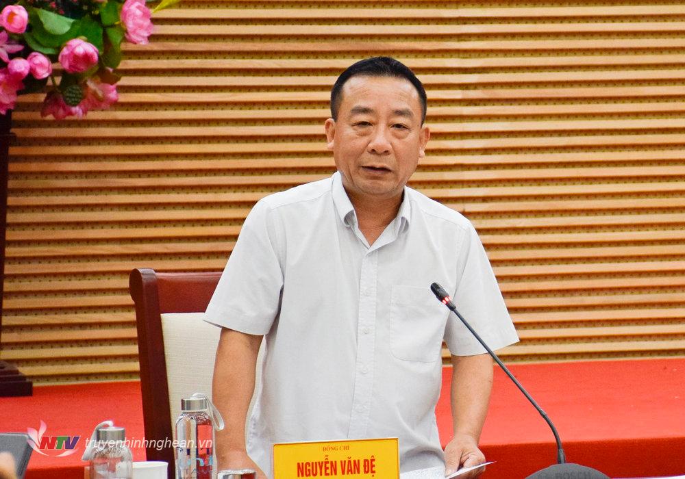 Phó Chủ tịch UBND tỉnh Nguyễn Văn Đệ phát biểu tại phiên họp. 