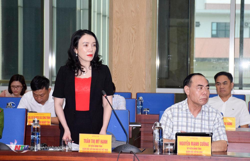 Giám đốc Sở Văn hoá - Thể thao Trần Thị Mỹ Hạnh phát biểu tại phiên họp.