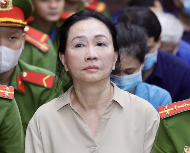 Bà Trương Mỹ Lan tại phiên tòa sơ thẩm.