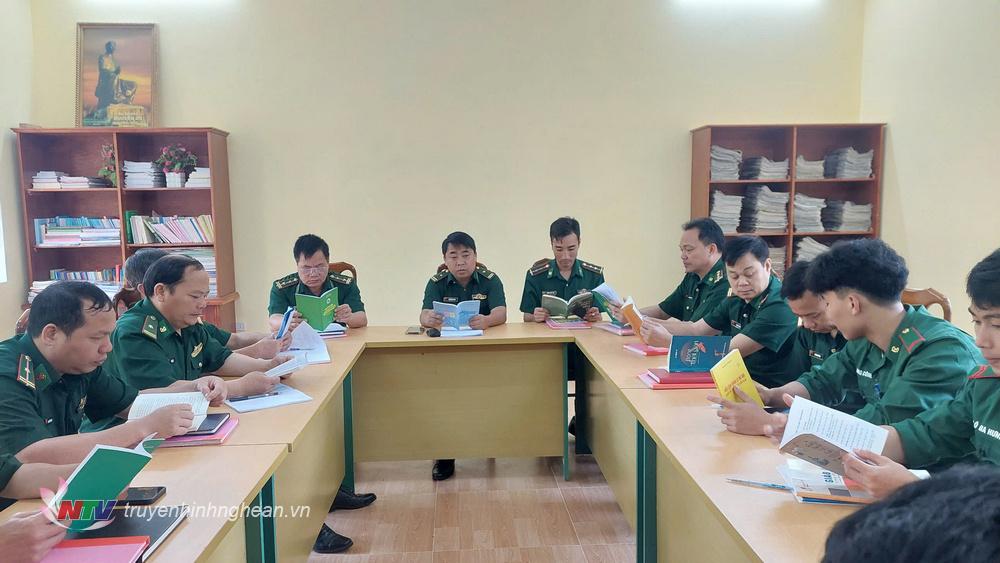 Đồn Biên phòng Tam Hợp cũng tổ chức hoạt động đọc sách.