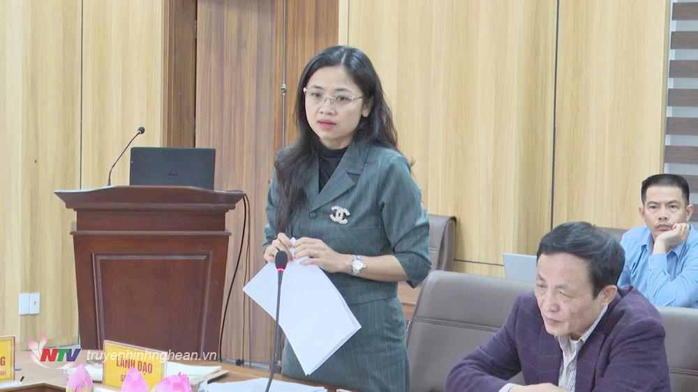 Phó Giám đốc Sở Nội vụ Nguyễn Thị Mai Thương lưu ý một số tiêu chí trong thực hiện phương án sáp nhập ĐVHC, đề nghị huyện Anh Sơn thường xuyên cập nhật kịp thời, đầy đủ chủ trương, quy định của Trung ương để xây dựng phương án sáp nhập đảm bảo phù hợp.