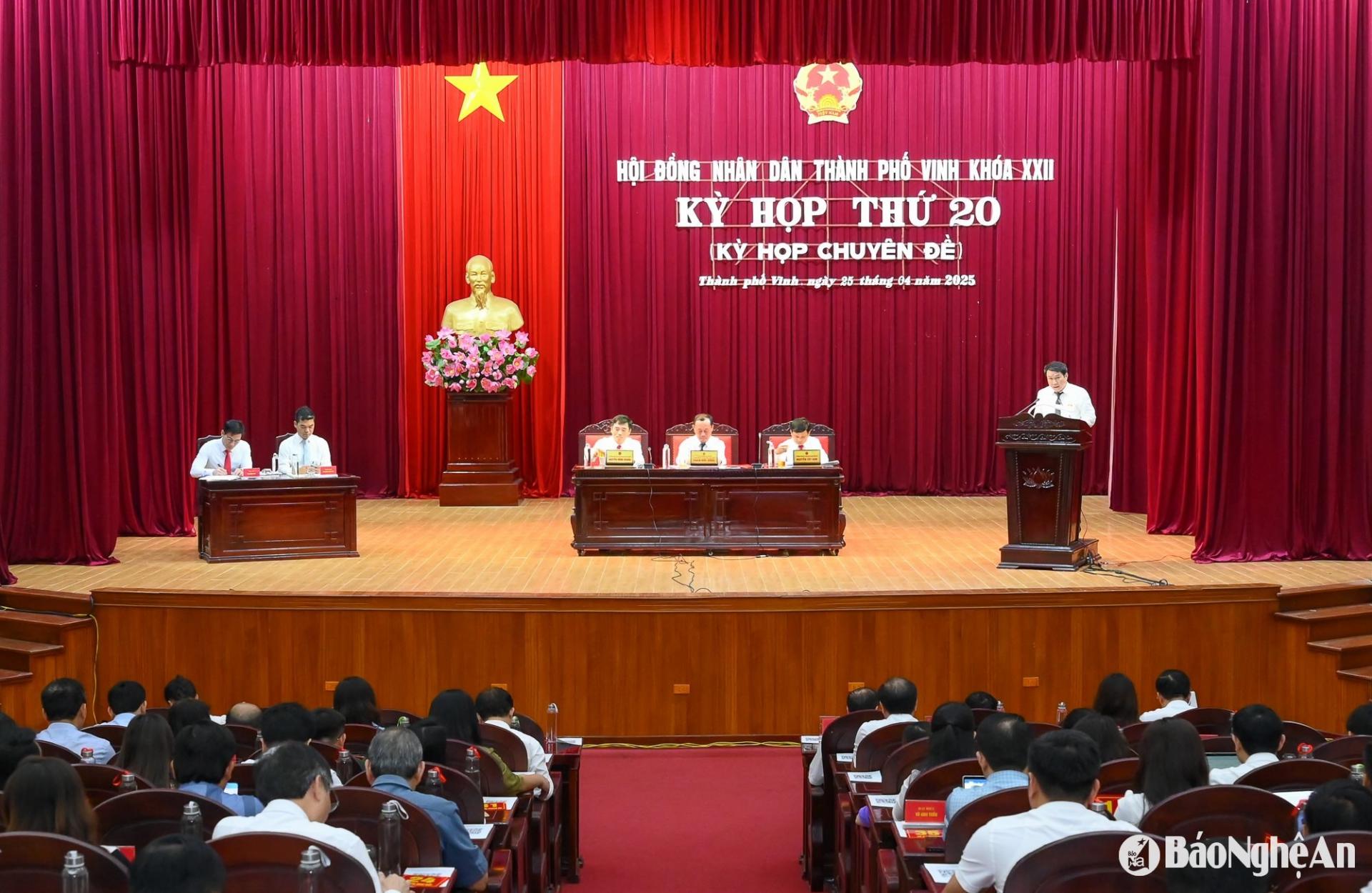 HĐND thành phố Vinh thông qua chủ trương sắp xếp các đơn vị hành chính cấp xã. Ảnh: Thành Cường