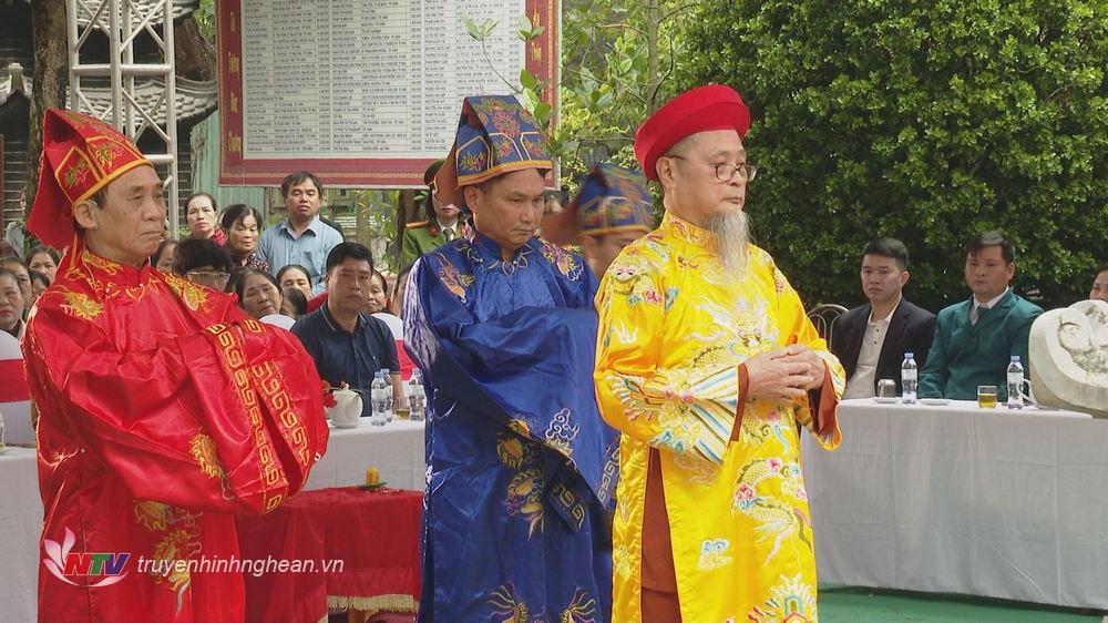 Nghi lễ đọc chúc văn tưởng niệm các Vua Hùng.