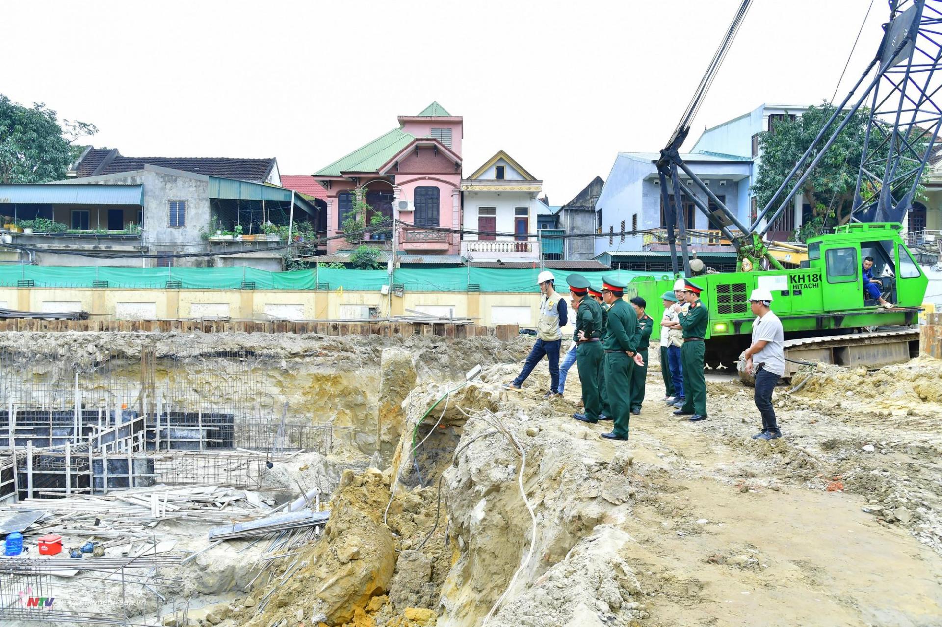 Kiểm tra tiến độ xây dựng các công trình quốc phòng trên địa bàn thành phố Vinh.