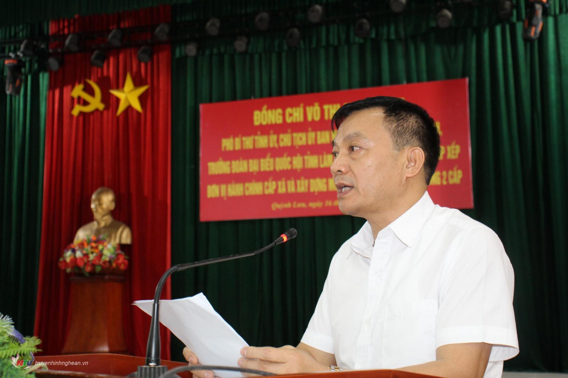 Đồng chí Lê Xuân Kiên - Phó Bí thư Thường trực Huyện ủy, Chủ tịch HĐND huyện báo cáo phương án sắp xếp đơn vị hành chính cấp xã và xây dựng chính quyền địa phương 2 cấp.