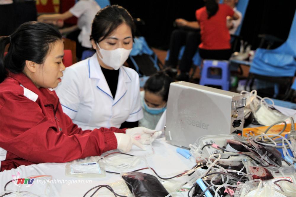 Kết thúc đợt hiến máu, huyện Thanh Chương đã thu được trên 650 đơn vị máu.