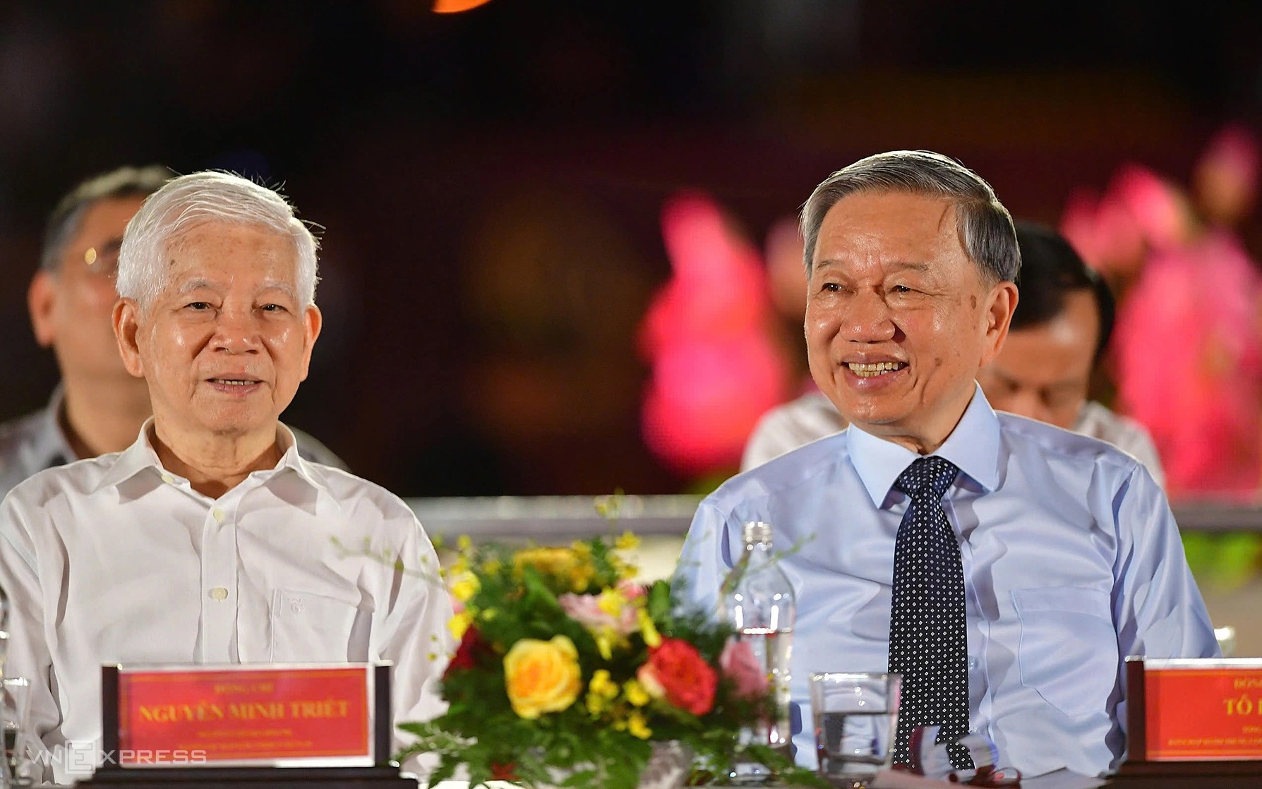 Tổng Bí thư ngồi cạnh ông Nguyễn Minh Triết - nguyên Chủ tịch nước (trái). 