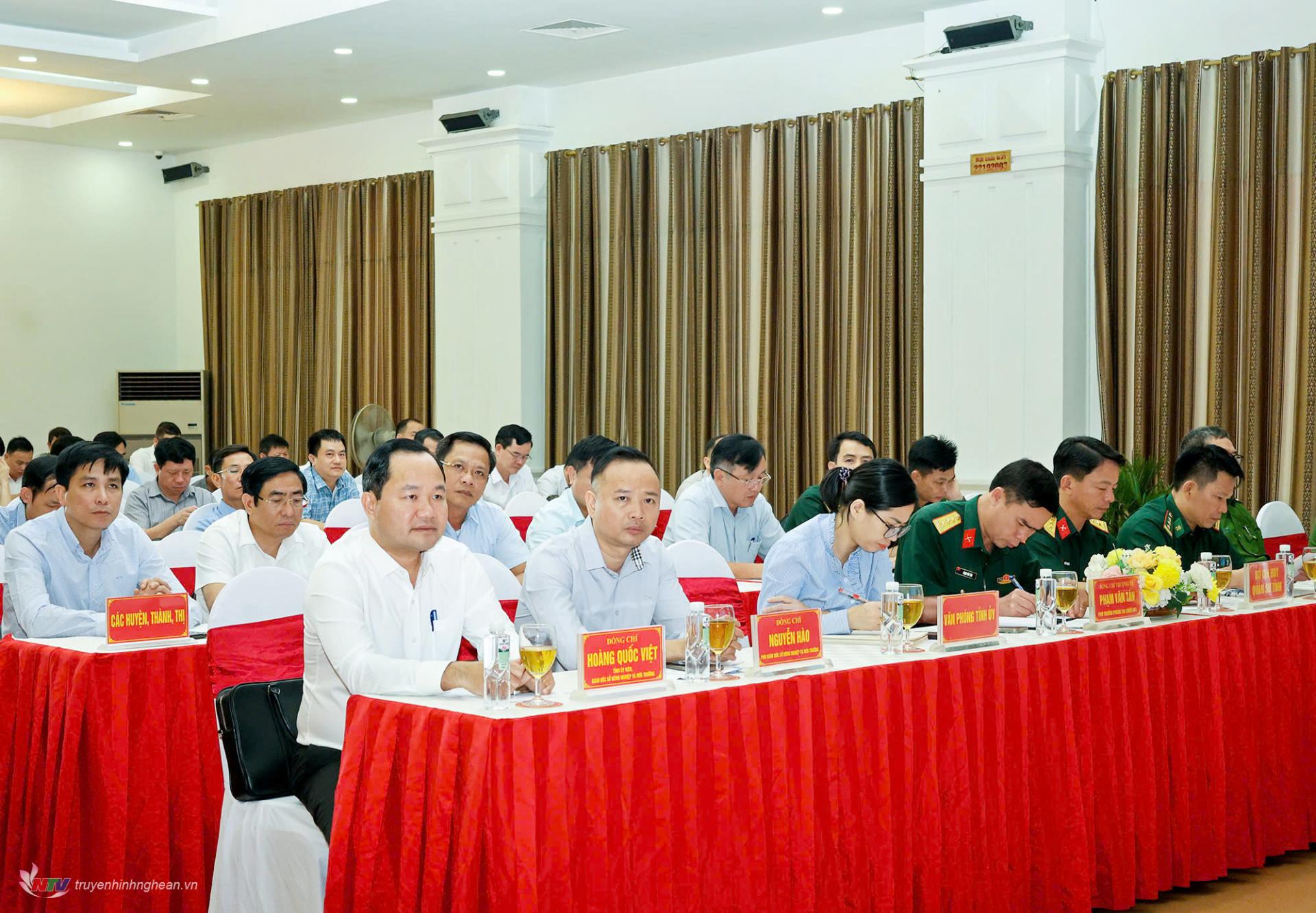 Lãnh đạo các Sở, ban ngành, địa phương dự hội nghị.