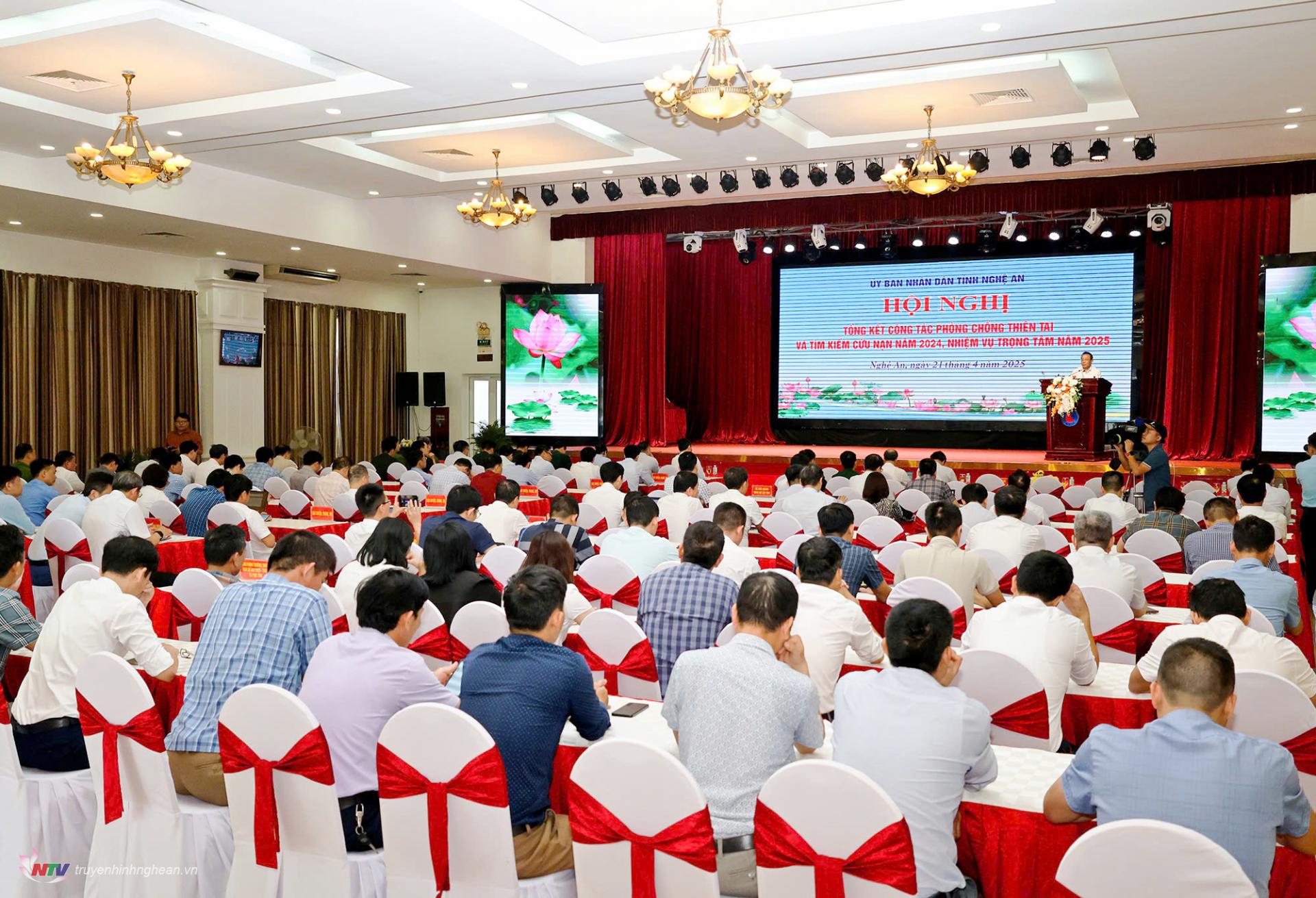 Toàn cảnh hội nghị.