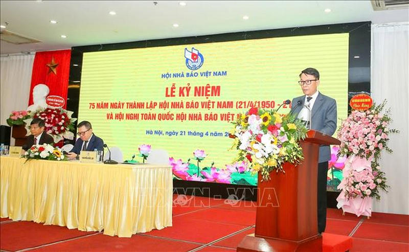 Phó Chủ tịch thường trực Hội Nhà báo Việt Nam Nguyễn Đức Lợi phát biểu.