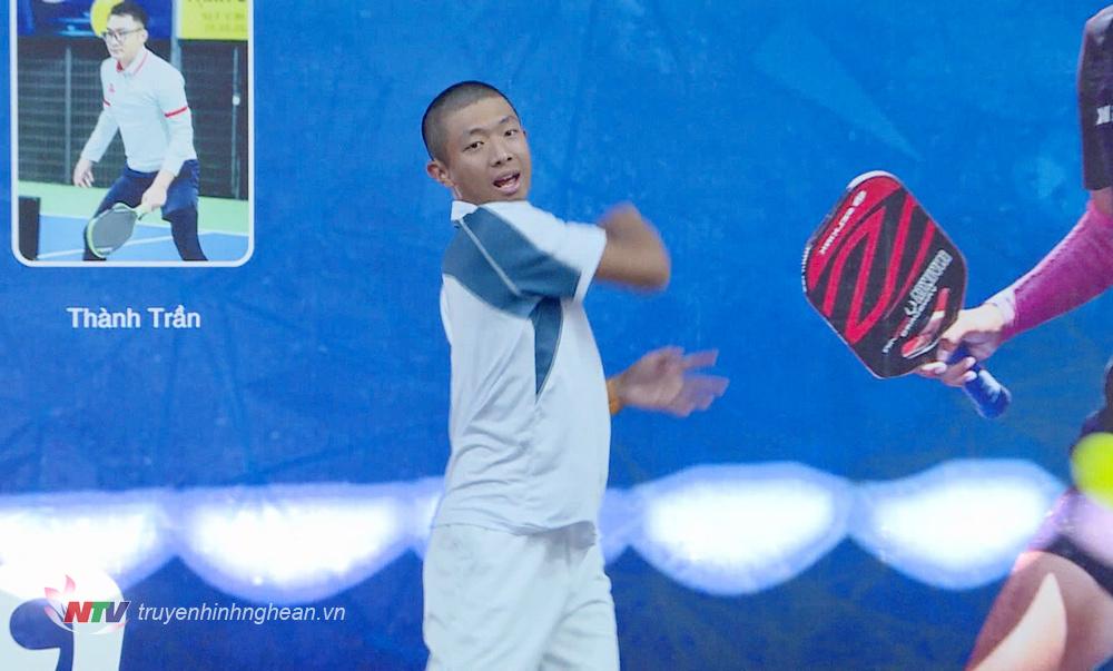 Quang Dương là người Mỹ gốc Việt, hiện đang xếp ở vị trí thứ 4 trên bảng xếp hạng PPA - Hiệp hội Pickleball chuyên nghiệp thế giới. 