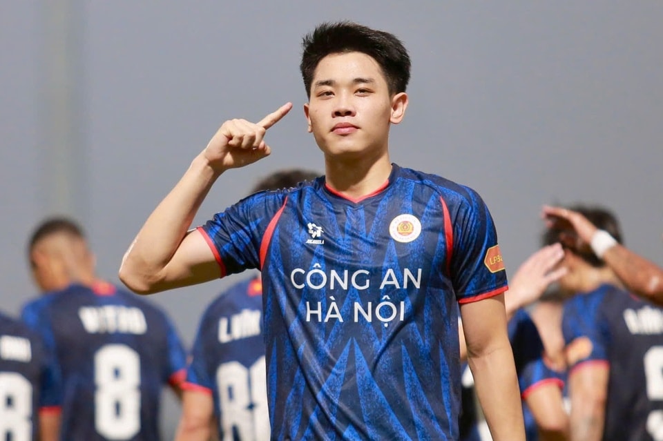 Sau cú đúp vào lưới Đà Nẵng vòng trước, Đình Bắc lại ghi bàn vào lưới PVF-CAND.