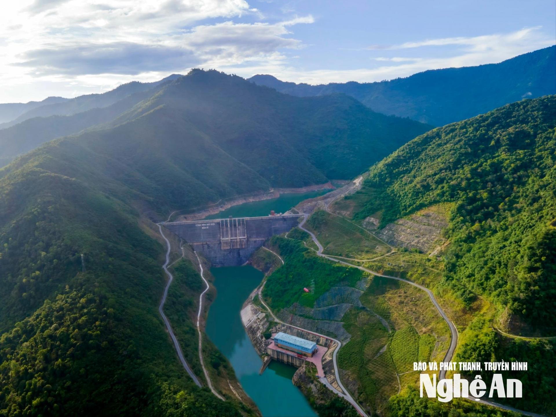 Nhà máy Thủy điện Bản Vẽ nhìn từ trên cao. Ảnh: Tư liệu