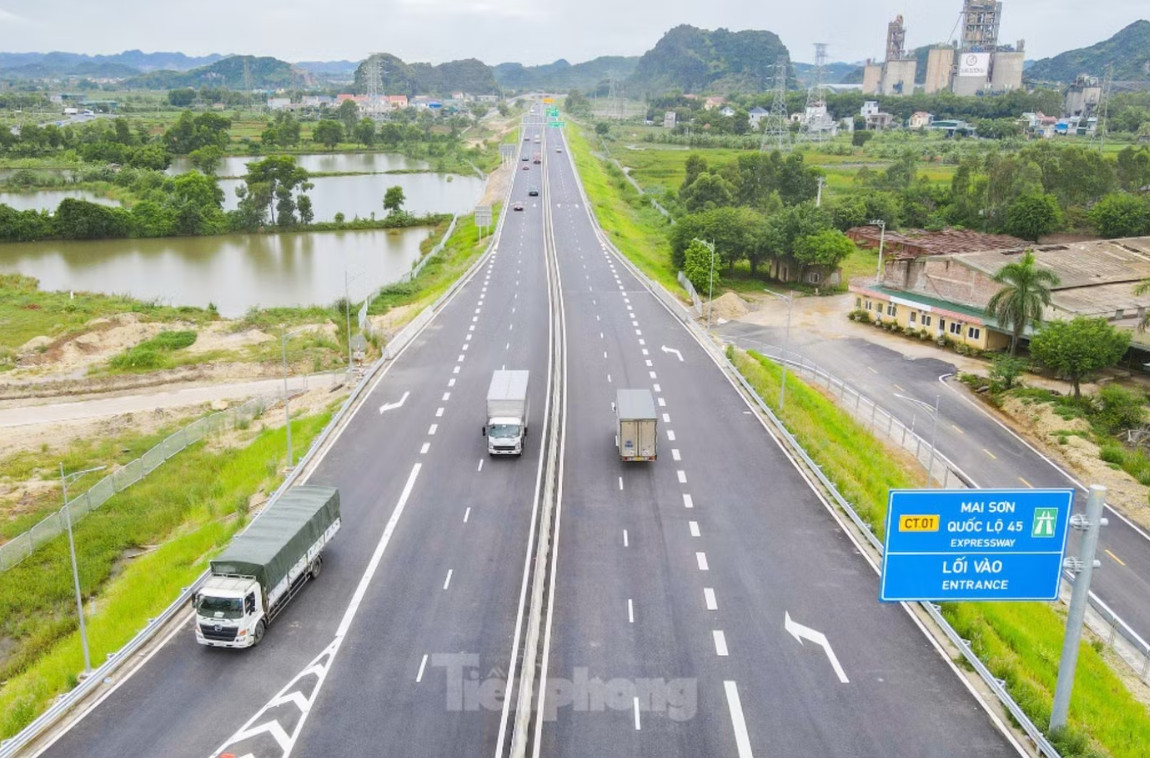 23 trạm dừng nghỉ từ Hà Nội đến Cà Mau và 268 km cao tốc qua địa hình phức tạp nhất miền Trung sẵn sàng phục vụ người dân dịp nghỉ lễ 30/4 - 1/5. Ảnh: Lộc Liên.