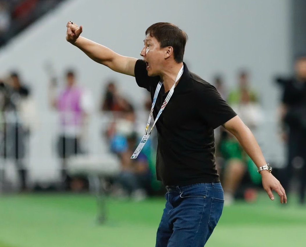 HLV Kim Sang-sik đang xây dựng cho đội tuyển Việt Nam một lối chơi chắc chắn, hiệu quả