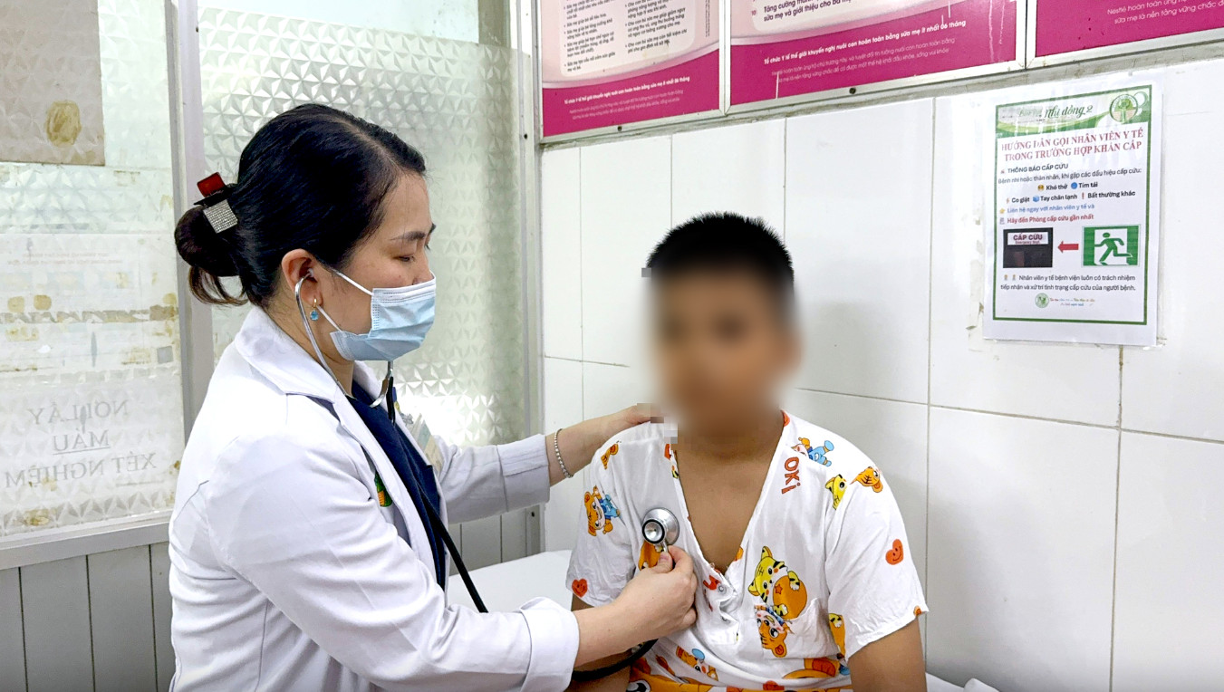 Bệnh viện Nhi đồng 2 tiếp nhận 36 ca nghi ngộ độc thực phẩm tại Trường tiểu học Bình Quới Tây - Ảnh: Bệnh viện cung cấp